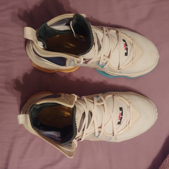 Lebron 19 - Picture 3 of 5